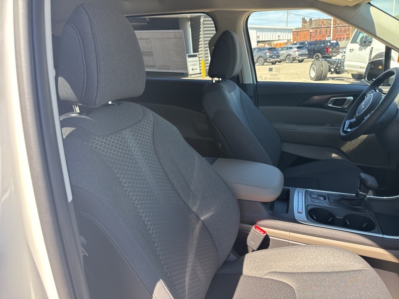 2026 Kia Carnival LX photo 16