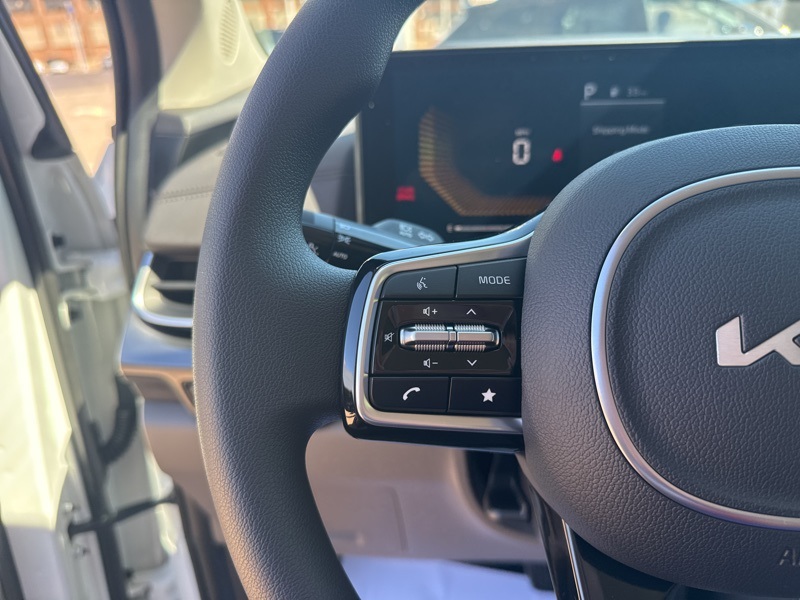 2026 Kia Carnival LX photo 22