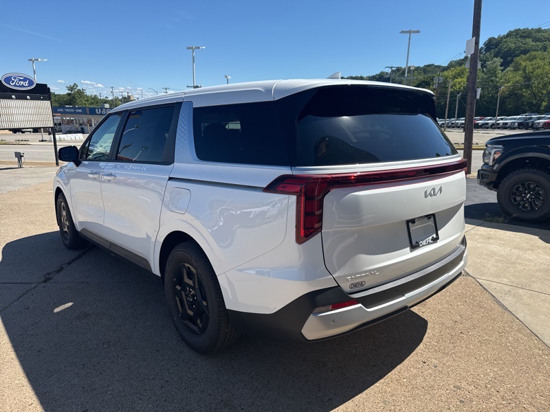 2026 Kia Carnival LX photo 4