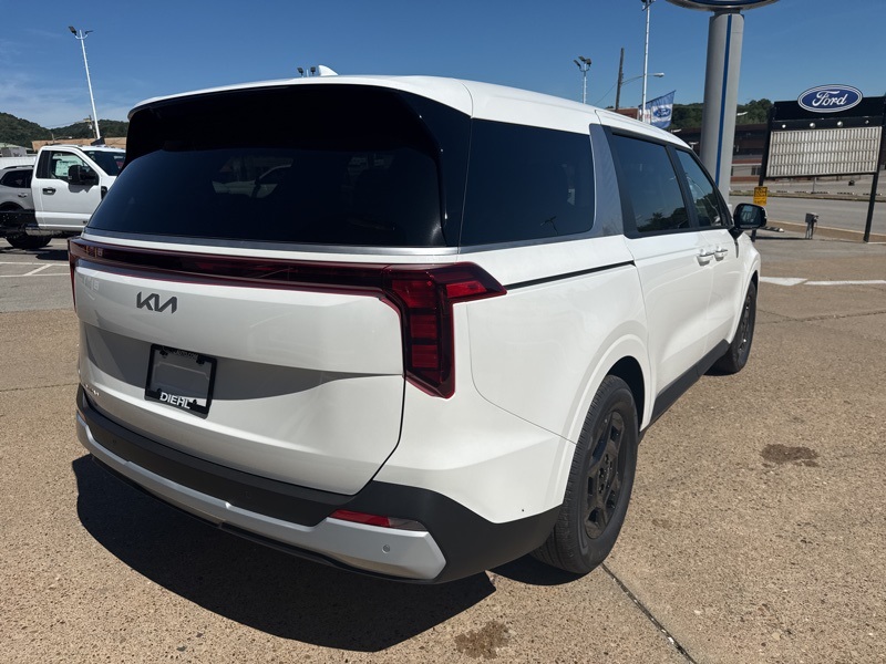 2026 Kia Carnival LX photo 6