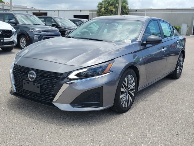 2024 Gun Metallic Nissan Altima 2.5 SV FWD Sedan
