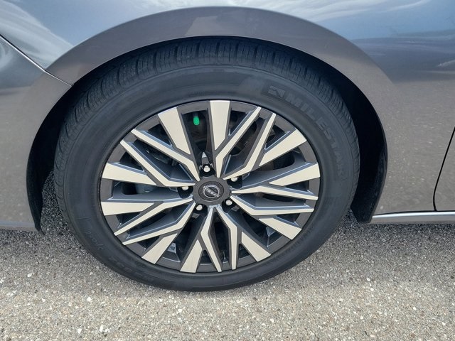 2024 Gun Metallic Nissan Altima 2.5 SV FWD Sedan