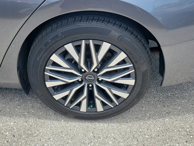 2024 Gun Metallic Nissan Altima 2.5 SV FWD Sedan