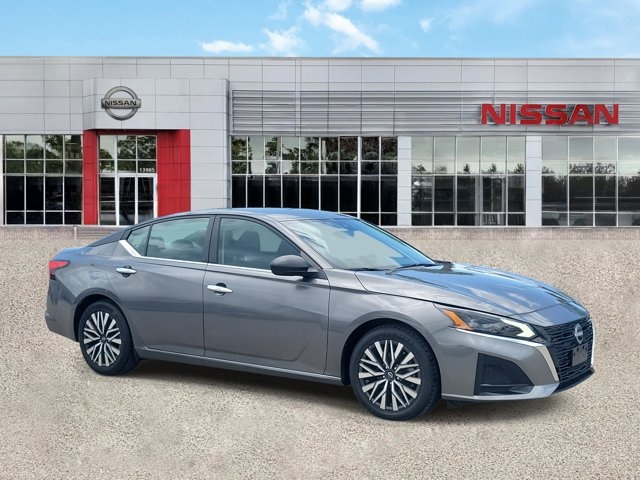 2024 Gun Metallic Nissan Altima 2.5 SV FWD Sedan