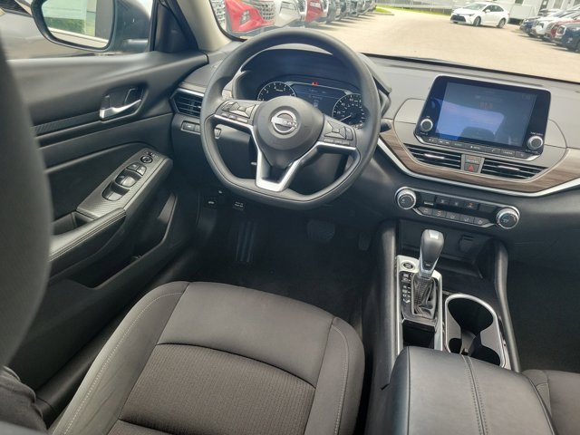 2024 Gun Metallic Nissan Altima 2.5 SV FWD Sedan