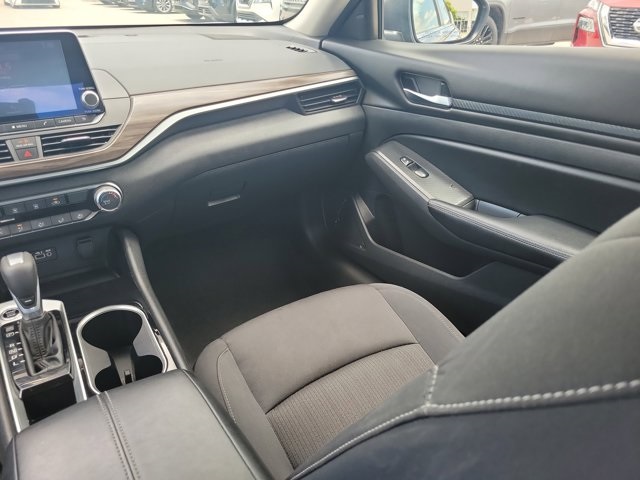 2024 Gun Metallic Nissan Altima 2.5 SV FWD Sedan