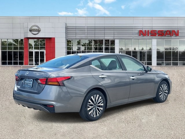 2024 Gun Metallic Nissan Altima 2.5 SV FWD Sedan