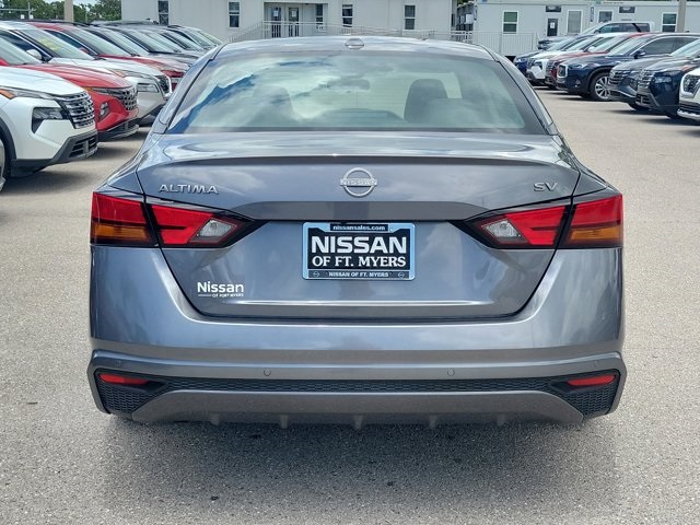 2024 Gun Metallic Nissan Altima 2.5 SV FWD Sedan