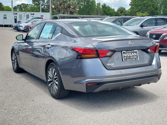 2024 Gun Metallic Nissan Altima 2.5 SV FWD Sedan