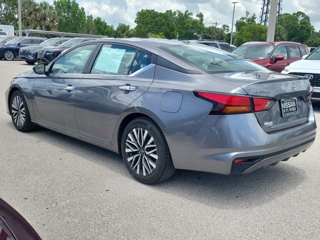 2024 Gun Metallic Nissan Altima 2.5 SV FWD Sedan