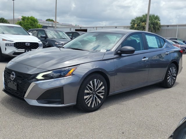 2024 Gun Metallic Nissan Altima 2.5 SV FWD Sedan