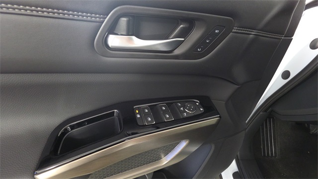 2025 Everest White Pearl Tricoat Nissan Pathfinder Platinum FWD SUV