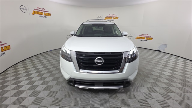 2025 Everest White Pearl Tricoat Nissan Pathfinder Platinum FWD SUV