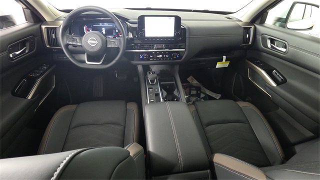 2025 Everest White Pearl Tricoat Nissan Pathfinder Platinum FWD SUV