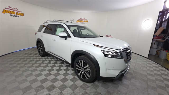 2025 Everest White Pearl Tricoat Nissan Pathfinder Platinum FWD SUV