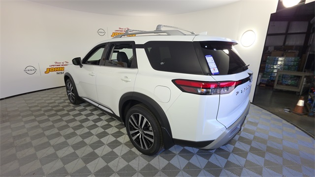 2025 Everest White Pearl Tricoat Nissan Pathfinder Platinum FWD SUV
