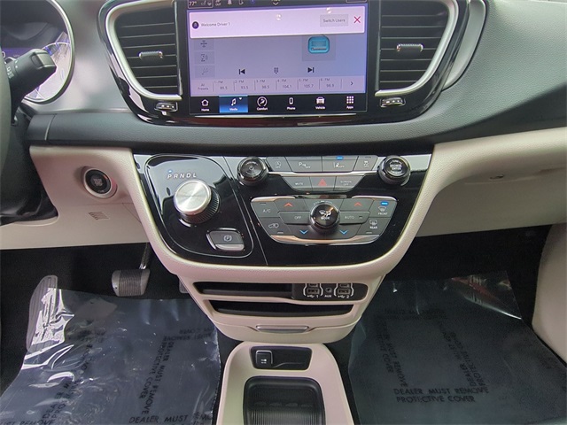 used 2024 Chrysler Pacifica car, priced at $26,911