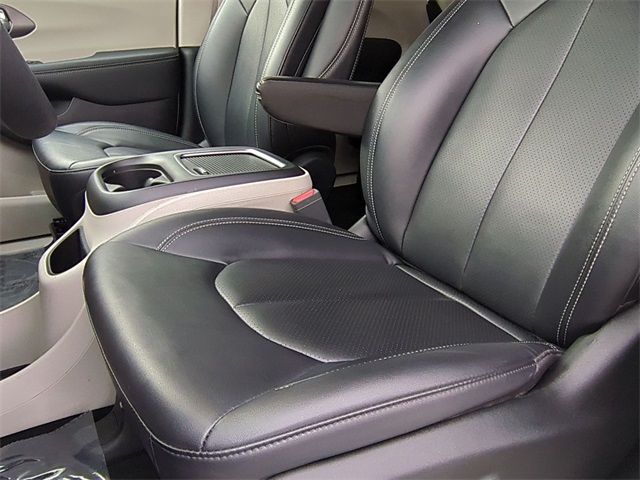 used 2024 Chrysler Pacifica car, priced at $26,911