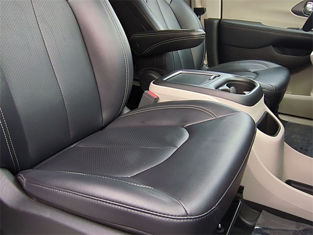 used 2024 Chrysler Pacifica car, priced at $26,911