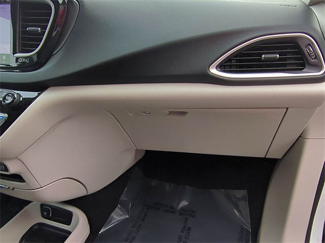 used 2024 Chrysler Pacifica car, priced at $26,911