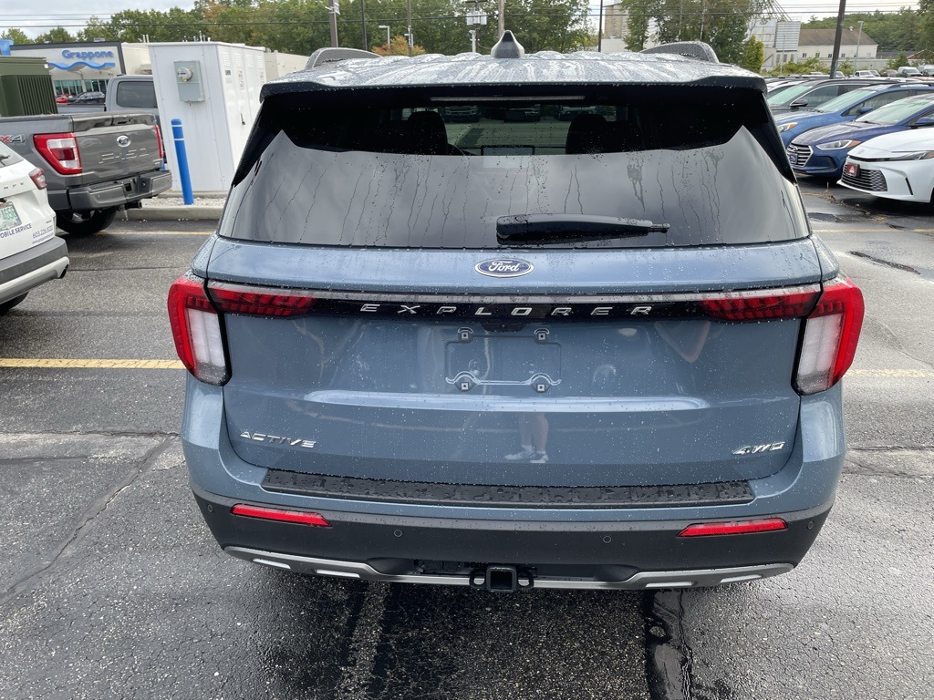 2025 Ford Explorer photo 3