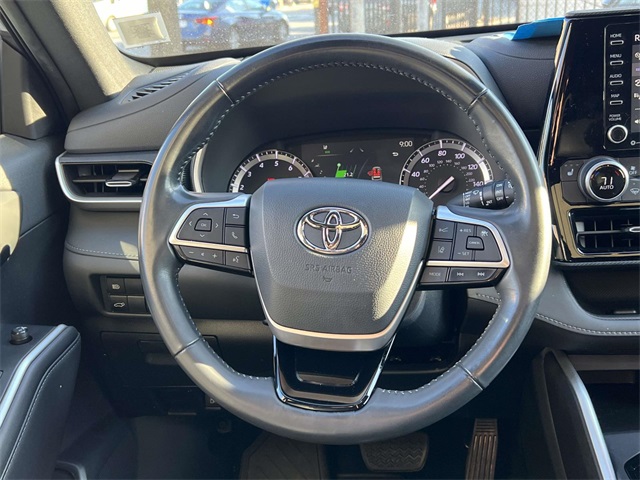used 2022 Toyota Highlander car, priced at $36,689