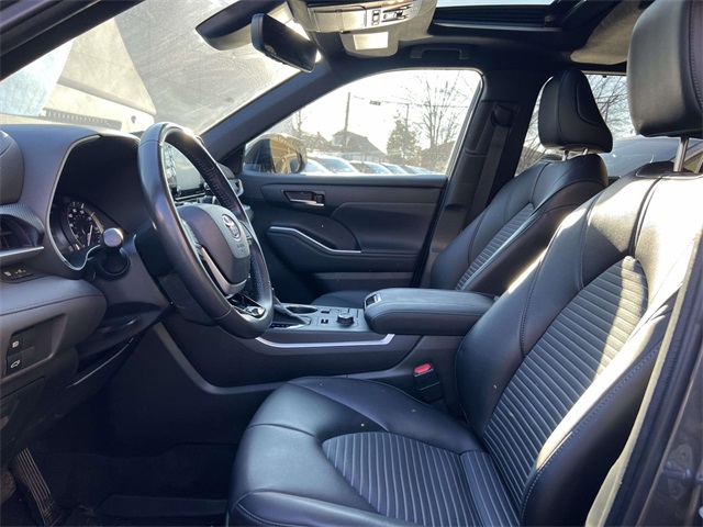 used 2022 Toyota Highlander car, priced at $36,689