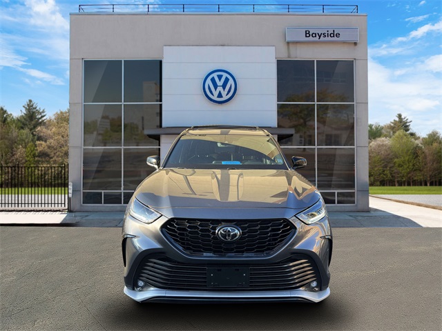 used 2022 Toyota Highlander car, priced at $36,689