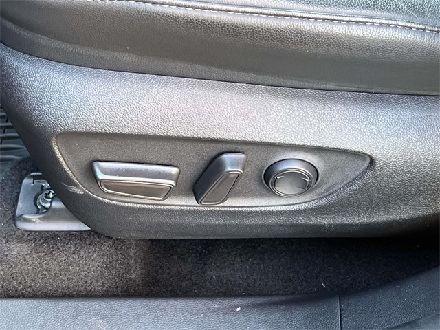 used 2022 Toyota Highlander car, priced at $36,689