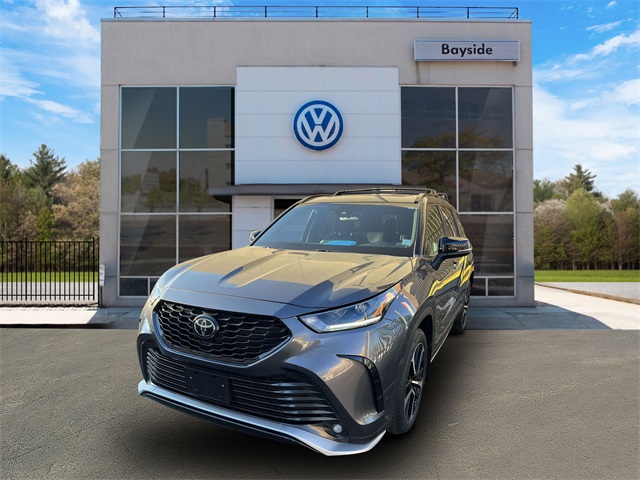 used 2022 Toyota Highlander car, priced at $36,689