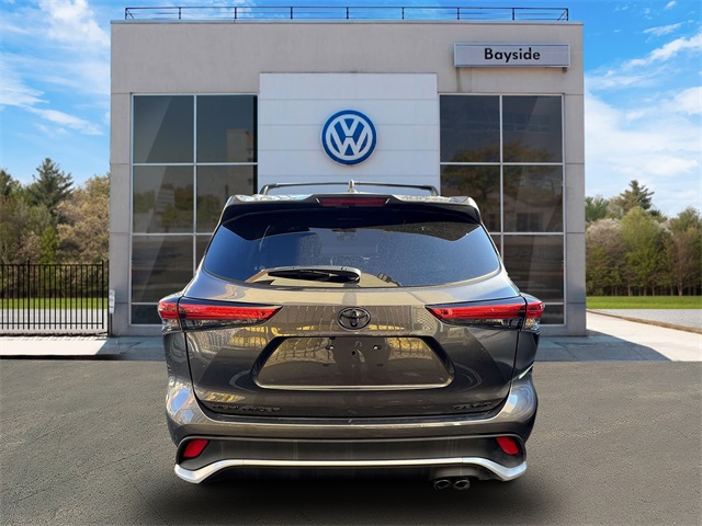 used 2022 Toyota Highlander car, priced at $36,689