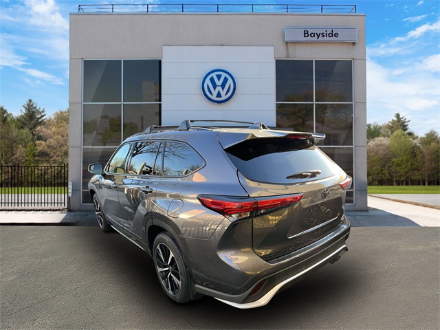 used 2022 Toyota Highlander car, priced at $36,689