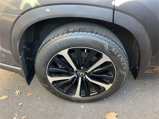 used 2022 Toyota Highlander car, priced at $36,689