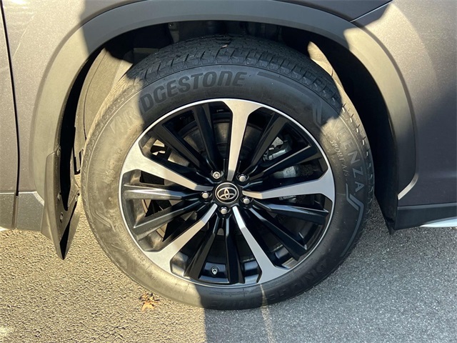 used 2022 Toyota Highlander car, priced at $36,689