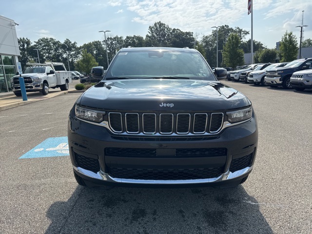 2025 Jeep Grand Cherokee Laredo X photo 3