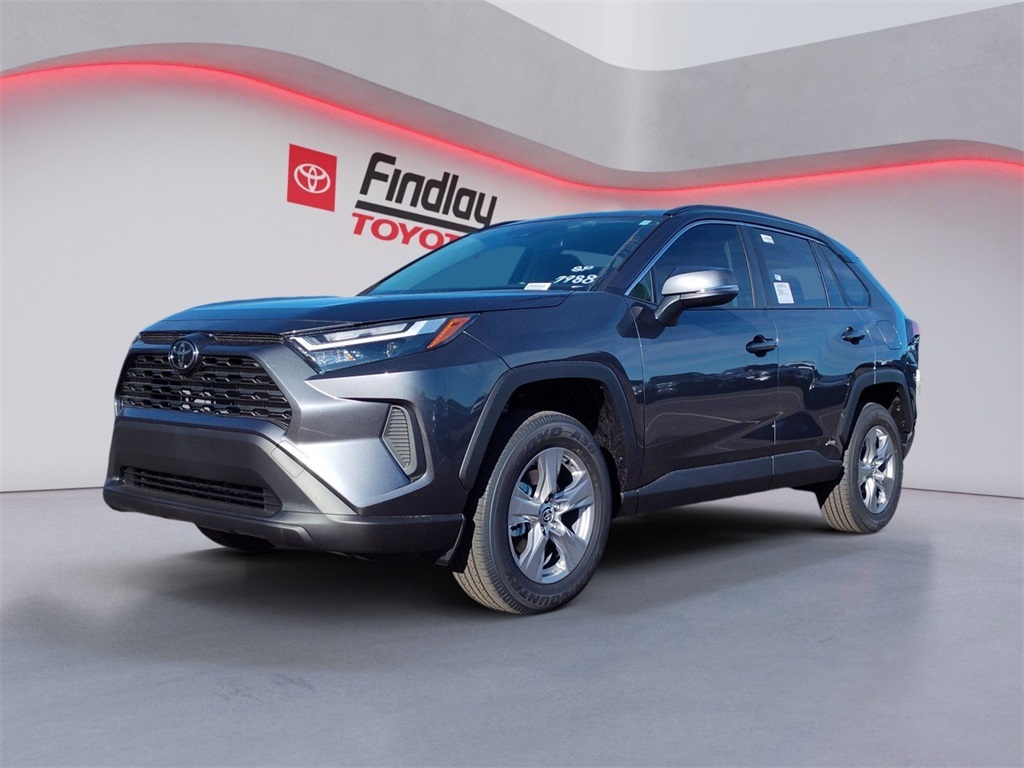 2025 Toyota RAV4 XLE's photo