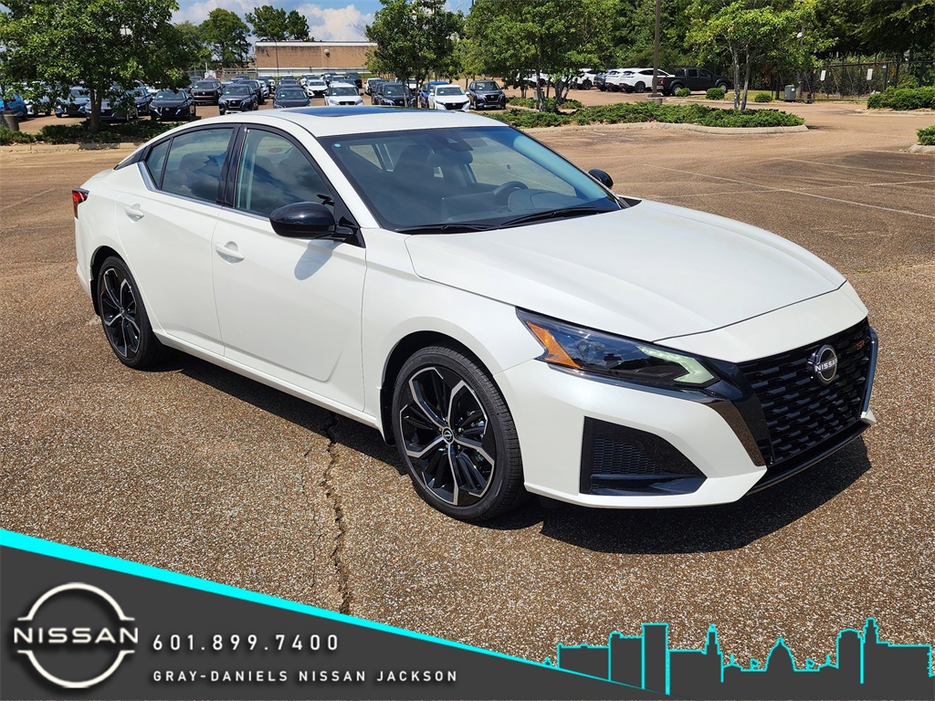 2025 Nissan Altima SR's photo