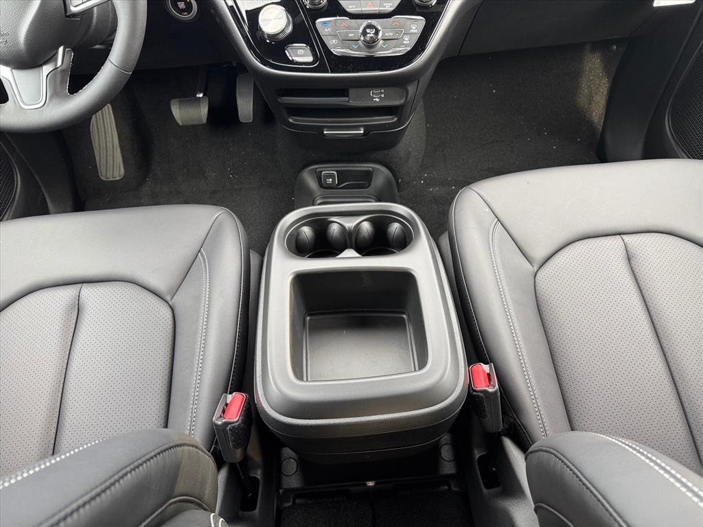 2026 Chrysler Voyager LX photo 15