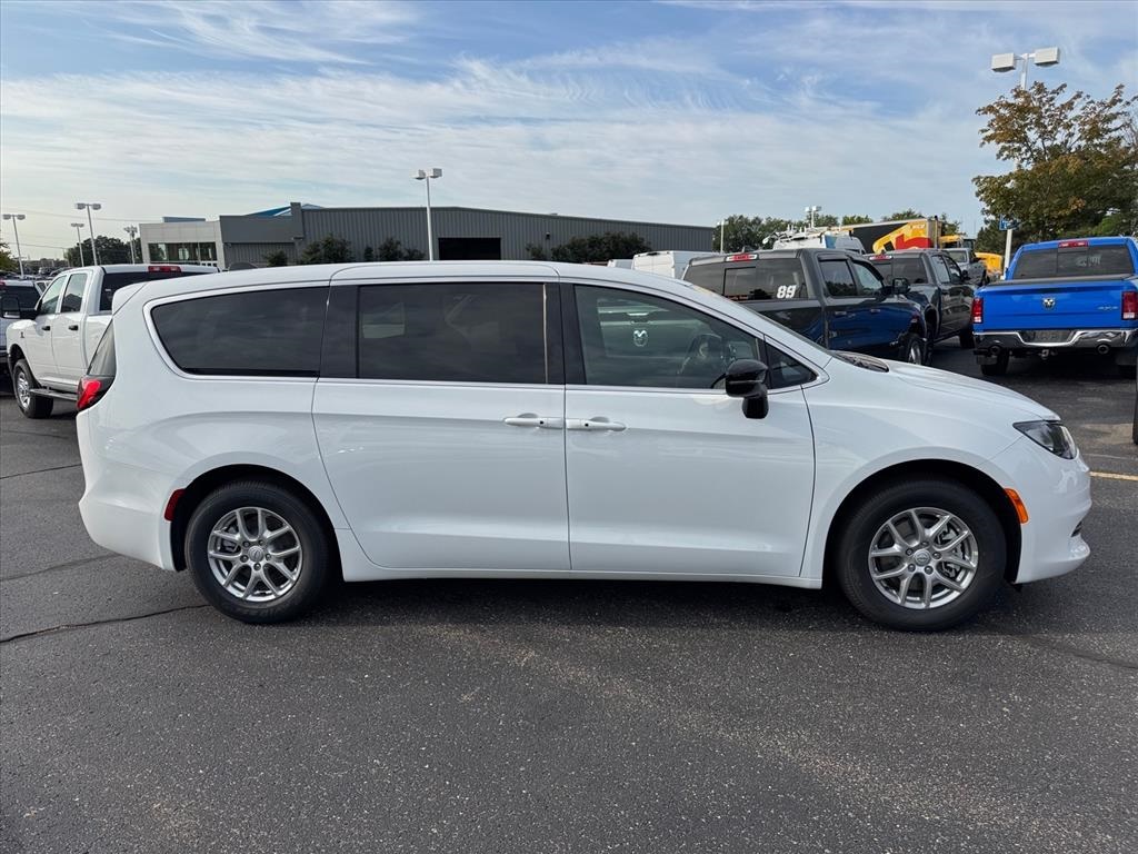2026 Chrysler Voyager LX photo 2
