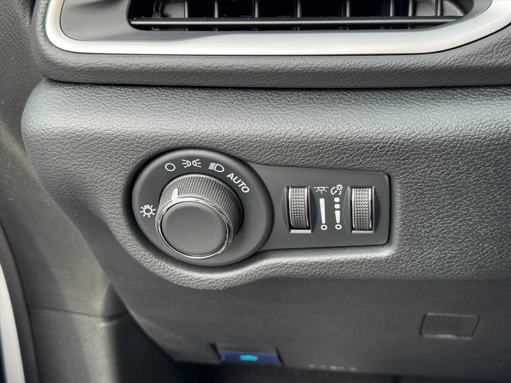 2026 Chrysler Voyager LX photo 20
