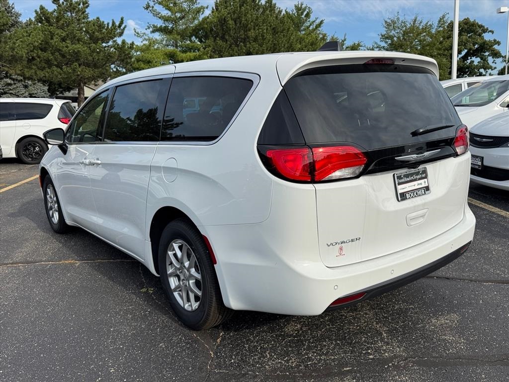2026 Chrysler Voyager LX photo 3