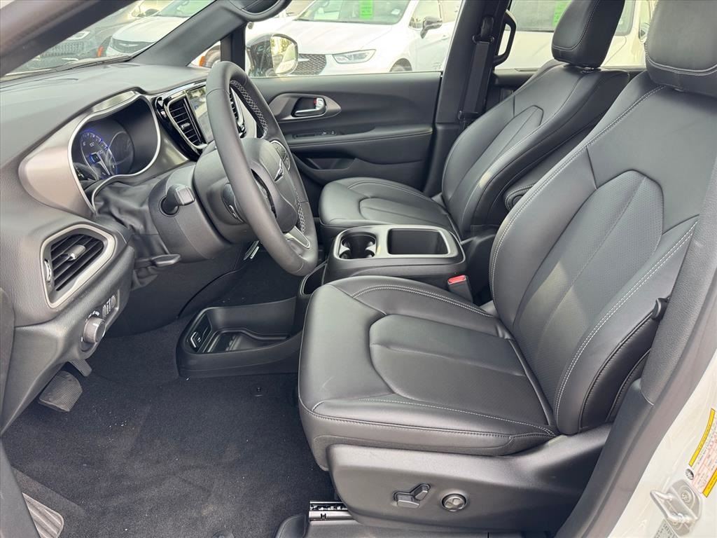 2026 Chrysler Voyager LX photo 6