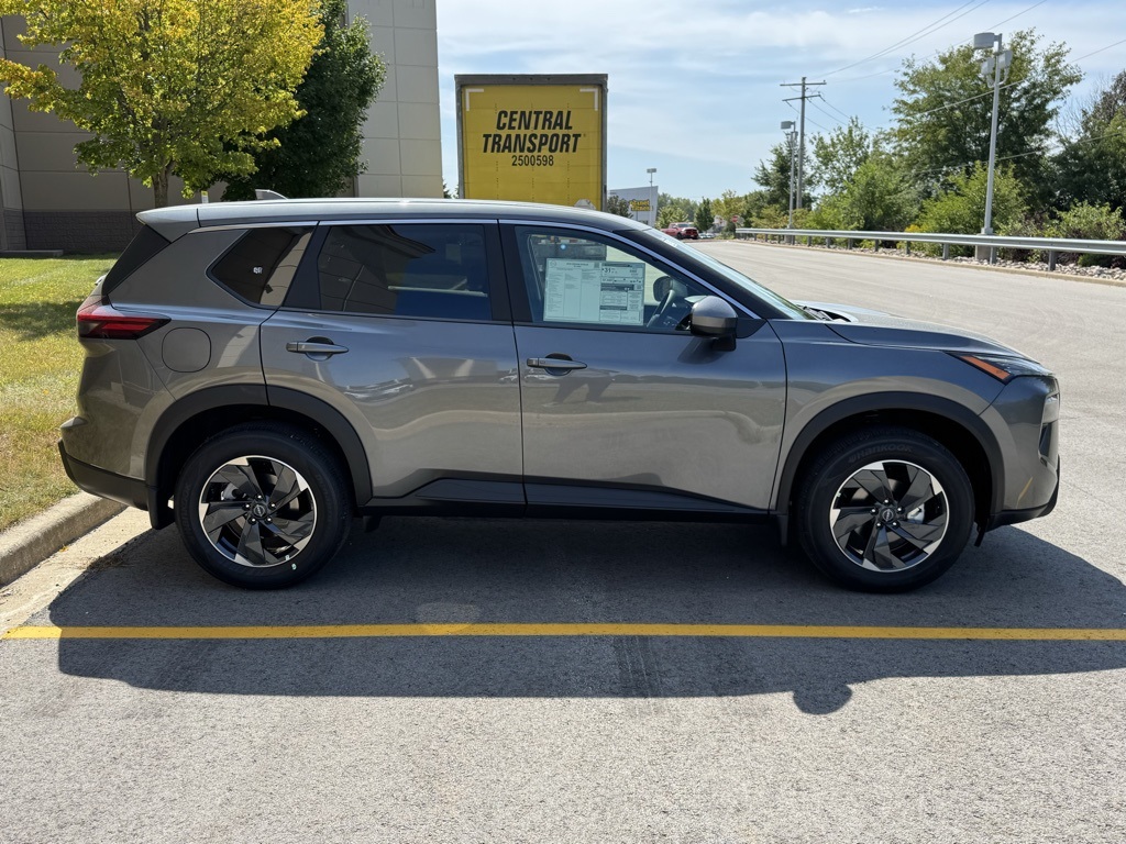 2026 Nissan Rogue SV photo 3