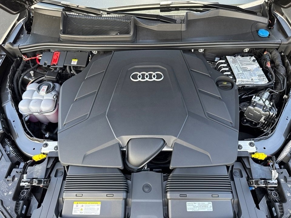 2025 Audi Q7 55 Prestige photo 4