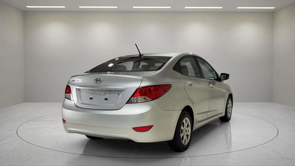 2013 Hyundai Accent GLS photo 3