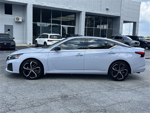 2023 Gray Sky Pearl Nissan Altima 2.5 SR FWD Sedan