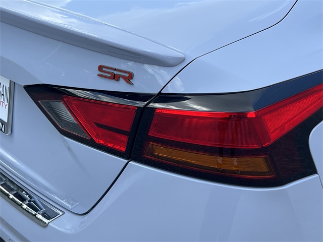 2023 Gray Sky Pearl Nissan Altima 2.5 SR FWD Sedan