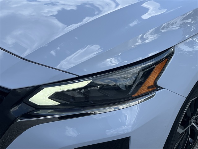 2023 Gray Sky Pearl Nissan Altima 2.5 SR FWD Sedan
