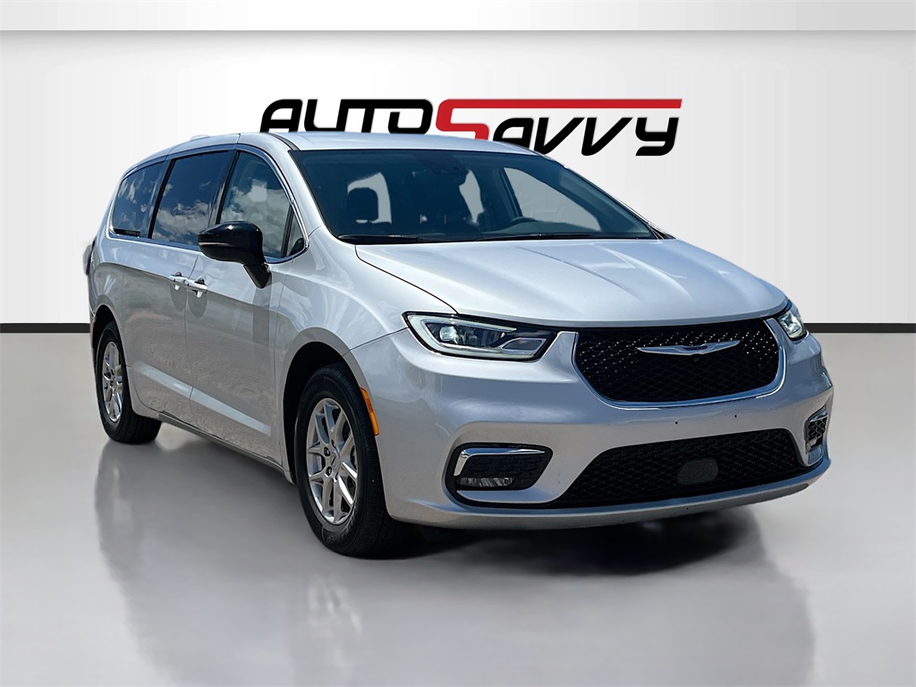 2024 Chrysler Pacifica Touring L's photo