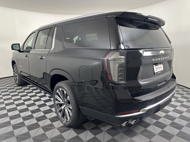 2026 Chevrolet Suburban High Country photo 4
